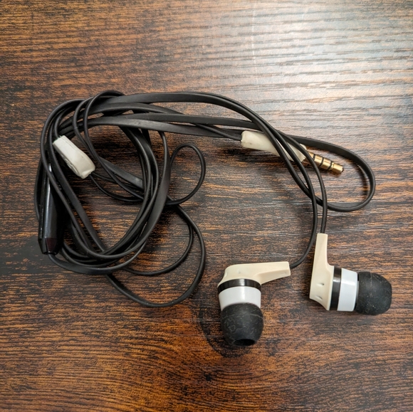 Earphone - Picture 9 of 11